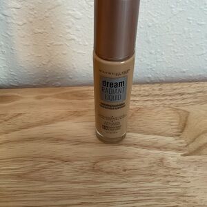 Maybelline Dream Radiant Liquid Foundation - Sandy Beige #60
